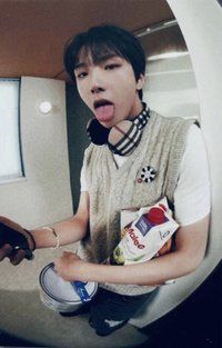 WHO! 環球 預售 特典卡 官拍 吐舌