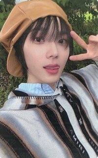 WHY.. sw 幸運卡 1 貝雷帽吐舌