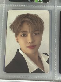 西裝筆挺（有壓痕）