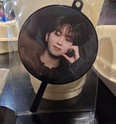 FOLLOW AGAIN 小黑扇 俊奎寛率