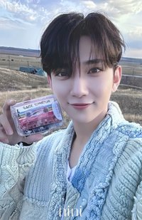 MINI11 yzy A ver. 簽售卡 磁帶秀