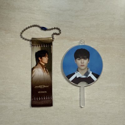 2025克拉島小扇+Right here JAPAN旗幟鑰匙圈扭蛋吊飾-崔瀚率 Vernon