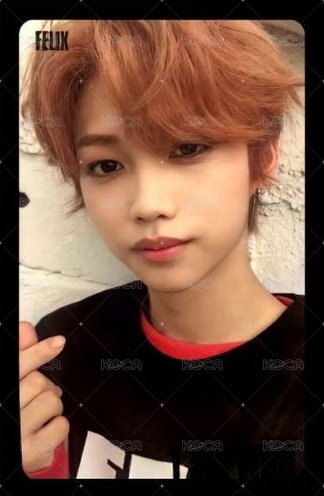 I am WHO 專輯卡 黑版 正面