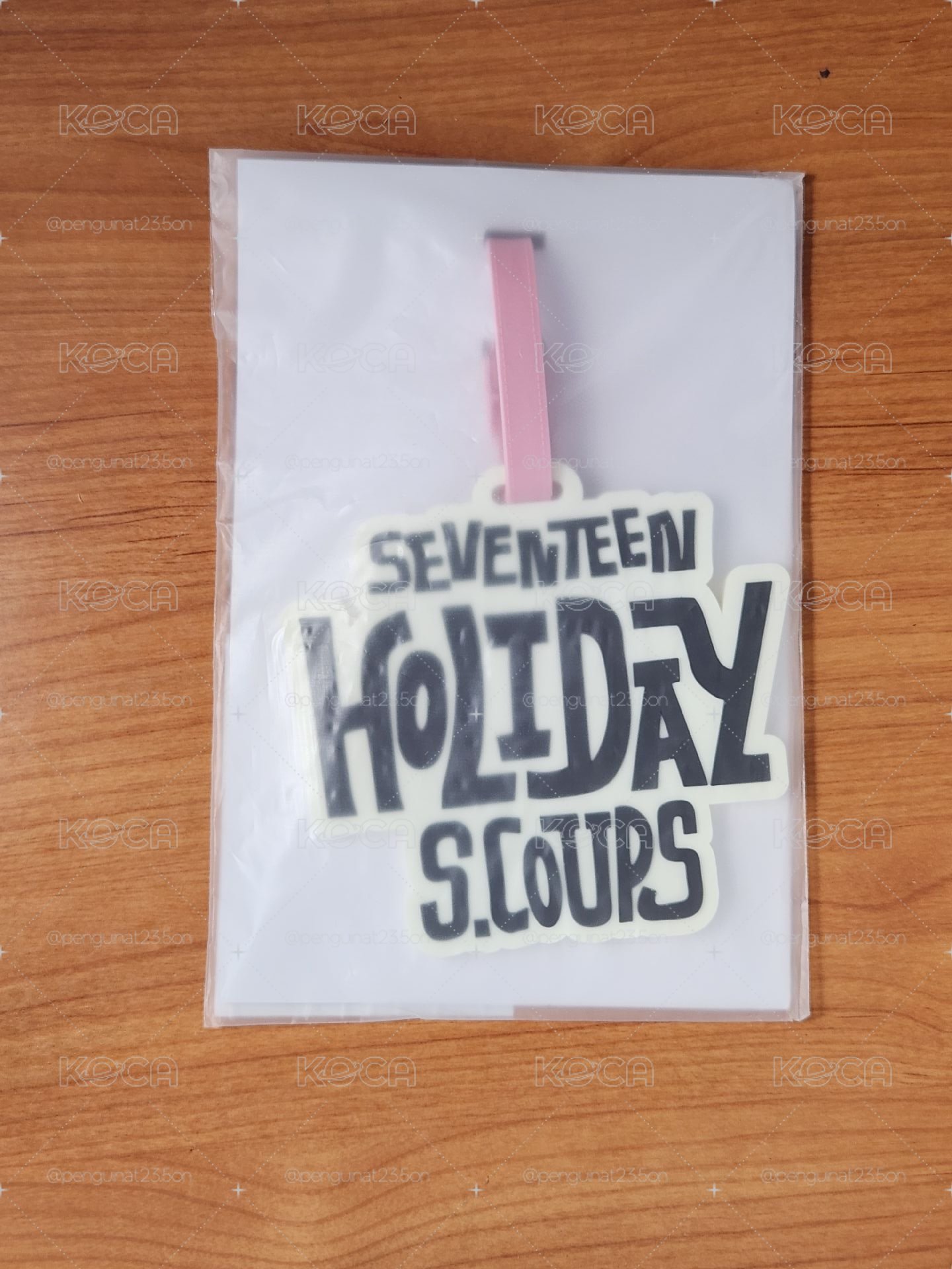 Holiday大扇、未拆卡包、立牌、徽章