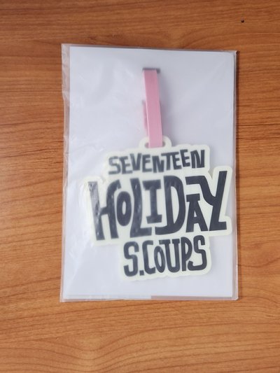 Holiday大扇、未拆卡包、立牌、徽章