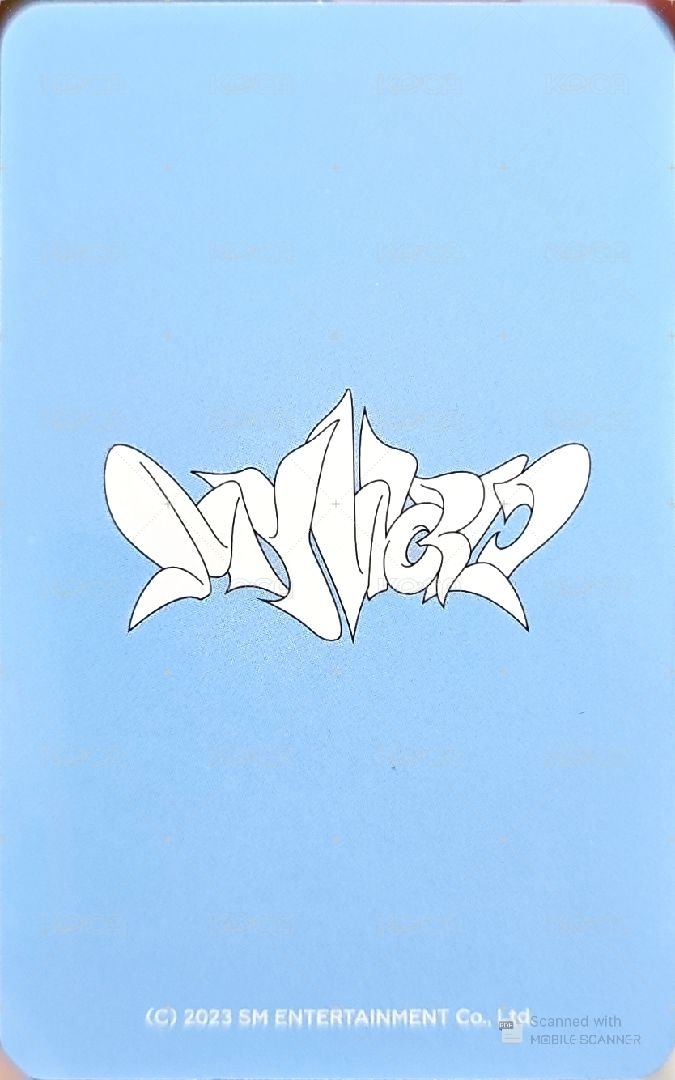 MY WORLD 隨機卡 C版冬 背面