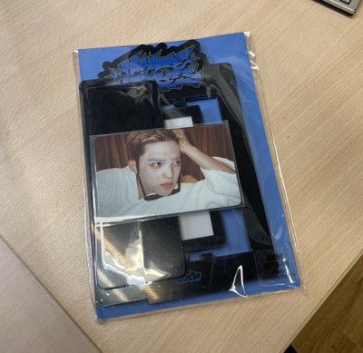 C X M 旋轉立牌 + 哲卡