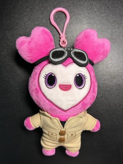 World in a Day 飛行裝LOVELY吊娃