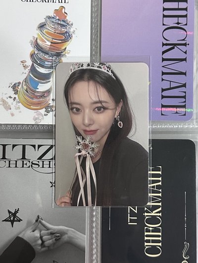 ITZY Yuna checkmate專卡