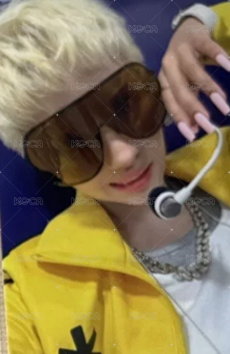 We are 偶店 3.0 線下 簽售卡  正面