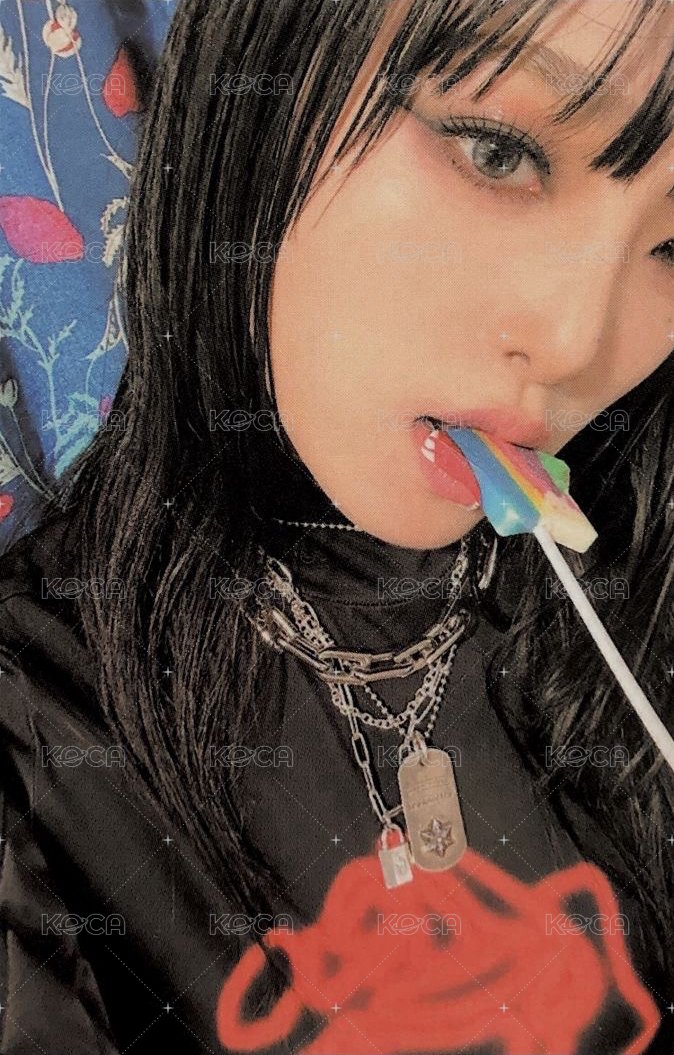 Love War 專輯卡 WAR ver. 正面