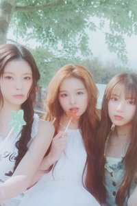 NSWER VACATION 隨機卡 官拍薛圭友三人卡