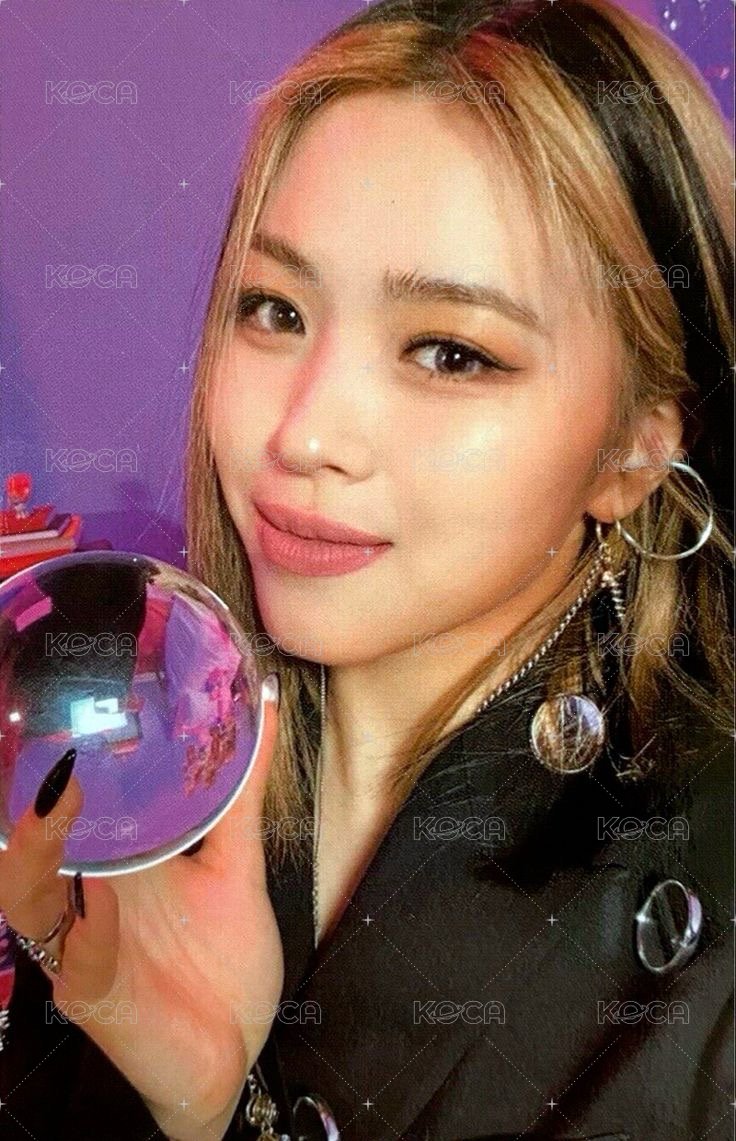 GUESS WHO 專輯卡  正面