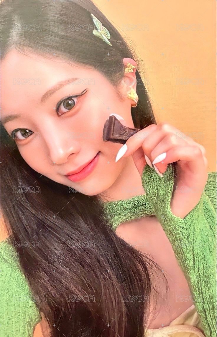 BETWEEN 1&2 專輯卡  正面