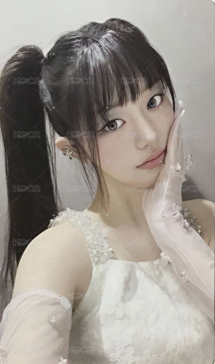 bomb 專輯卡 電子專 B ver. 正面