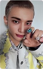 Hollow 專輯卡 FC盤 正面