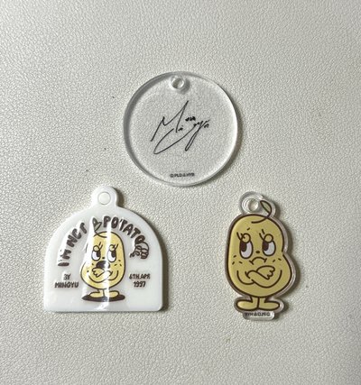 seventeen artist-made 快閃店壓克力吊飾