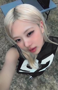 PUMA x ROSÉ 代言卡 