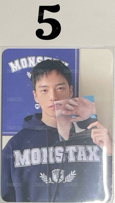 李玟赫的臉 柳基現的手 卡背是李玟赫畫的蛇