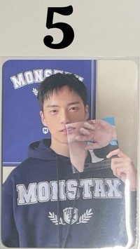 李玟赫的臉 柳基現的手 卡背是李玟赫畫的蛇