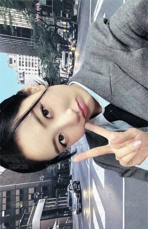 TWICE SEASON’S GREETINGS 2024 年曆卡  正面