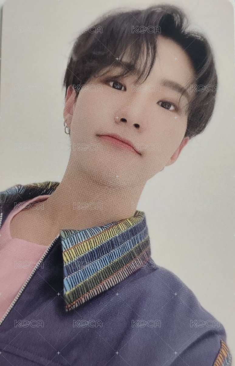 NOT ALONE 專輯卡 C ver 正面