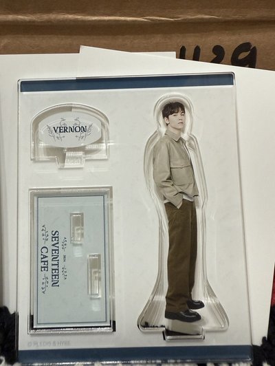 2024 seventeen cafe 壓克力立牌Vernon