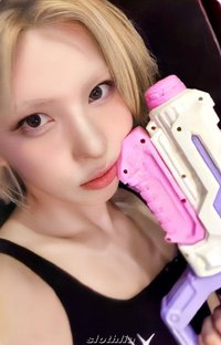 STICK OUT am 線下 簽售卡 水槍