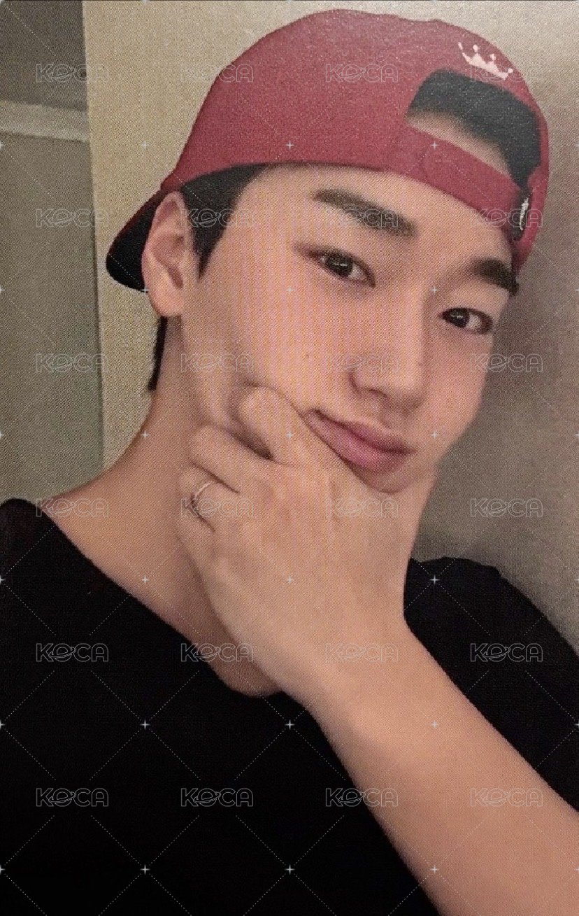 GOLDEN HOUR :  Part.3 In Your Fantasy 專輯卡 POCA RED ver. 正面