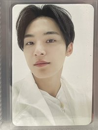 雜誌奎（右）