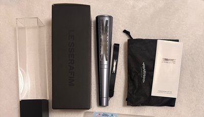 LE SSERAFIM HOT 環球2.0 親簽卡 采源、官方手燈