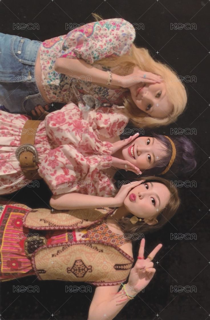 MORE & MORE 專輯卡  正面