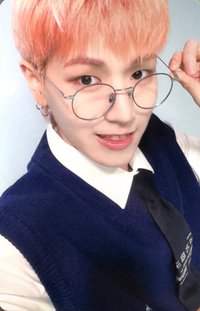 HOW? wvs 周邊卡 線下快閃立牌