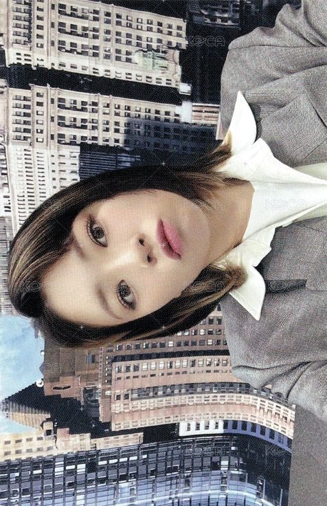 TWICE SEASON’S GREETINGS 2024 年曆卡  正面