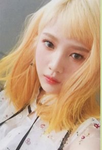 Russian Roulette 專輯卡 