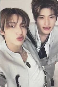 RIIZING LOUD 隨機卡  正面