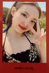 MORE & MORE 專輯卡 