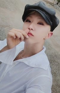 正四後續 yzy A 簽售卡 