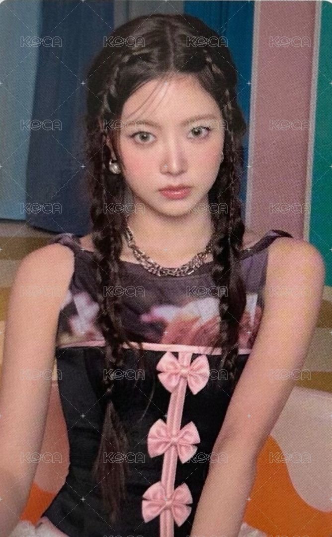 DIFFERENT 專輯卡 小卡盤ver. 正面