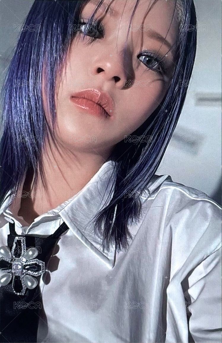 BETWEEN 1&2 專輯卡  正面