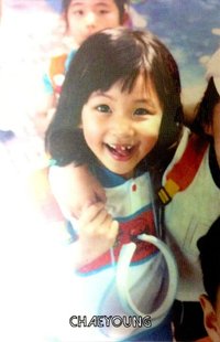 THE STORY BEGINS 專輯卡 