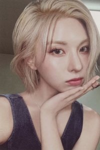 GUESS 代言卡 3.0 裴