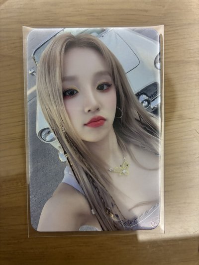 Yuqi 雨琦 am特典卡