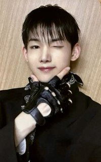 First Howling : WE yzy 3.0 簽售卡 學蘭服