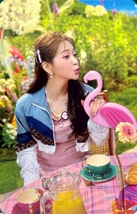 Queendom 專輯卡 Queens ver. 紅鶴椰