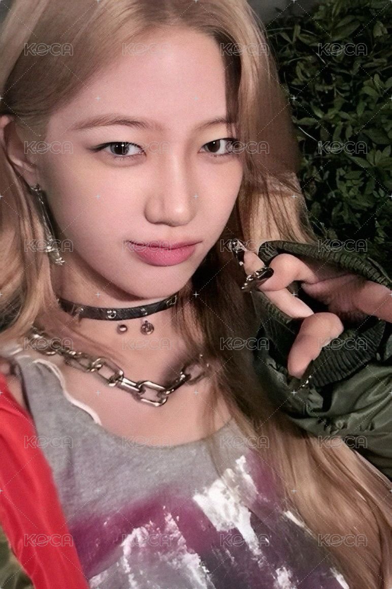 DIFFERENT 專輯卡 ver.單封 正面