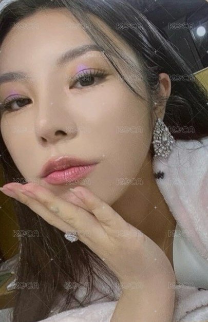 WAW 專輯卡  正面