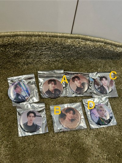 SEVENTEEN 奎碩燦日本咖啡廳徽章（奎碩需綁燦 燦可單帶） 