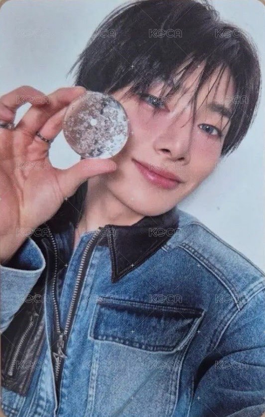 Hollow 專輯卡 初回生產限定盤A 正面