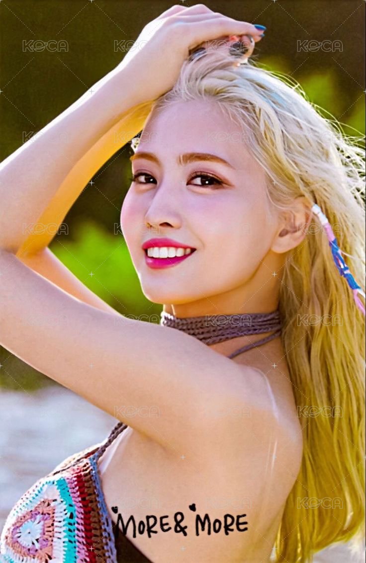 MORE & MORE 專輯卡  正面